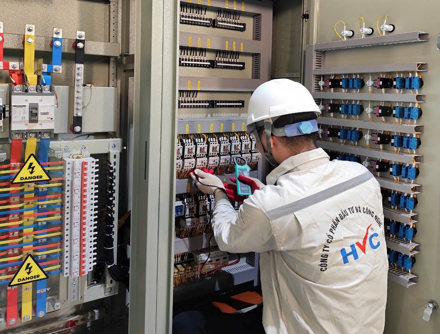 Tăng trưởng đột phá, HVC liên tiếp trúng thầu, đạt nhiều dấu mốc quan trọng - Ảnh 1. Tăng trưởng đột phá, HVC liên tiếp trúng thầu, đạt nhiều dấu mốc quan trọng - Ảnh 1.