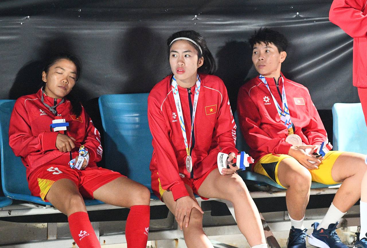 Đêm SEA Games đầy uất ức của Bích Thuỳ: Mất trắng bàn thắng, phản ứng gắt vì bị thay ra, rơi nước mắt bất lực- Ảnh 33.