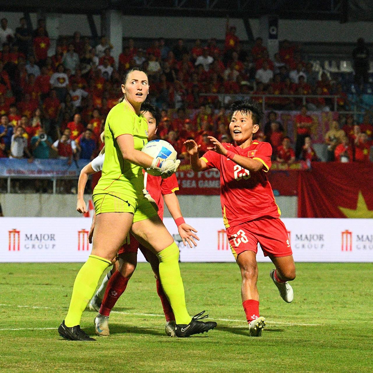 Đêm SEA Games đầy uất ức của Bích Thuỳ: Mất trắng bàn thắng, phản ứng gắt vì bị thay ra, rơi nước mắt bất lực- Ảnh 13.