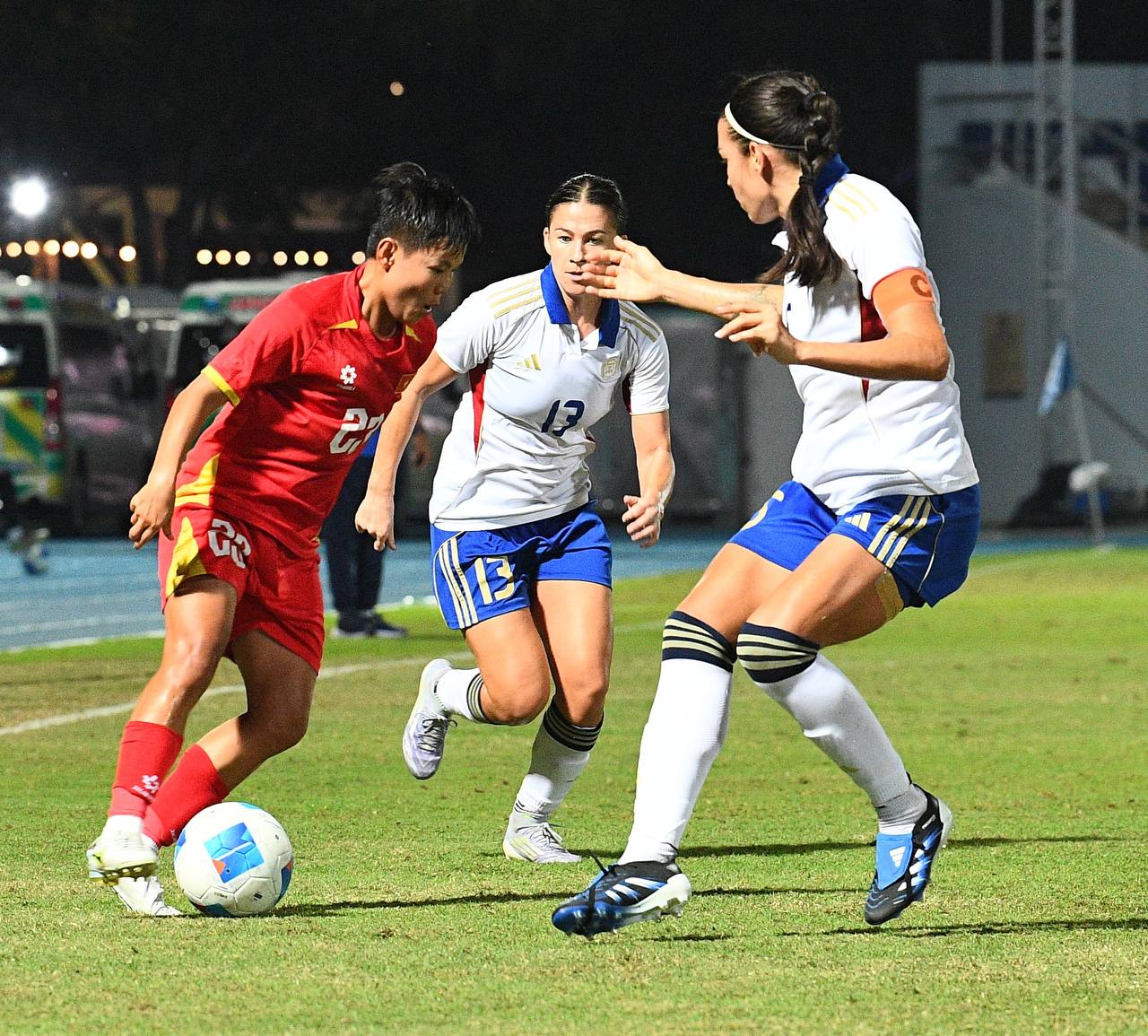 Đêm SEA Games đầy uất ức của Bích Thuỳ: Mất trắng bàn thắng, phản ứng gắt vì bị thay ra, rơi nước mắt bất lực- Ảnh 11.