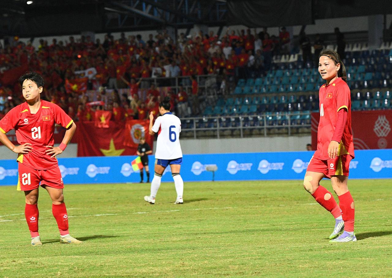Đêm SEA Games đầy uất ức của Bích Thuỳ: Mất trắng bàn thắng, phản ứng gắt vì bị thay ra, rơi nước mắt bất lực- Ảnh 8.