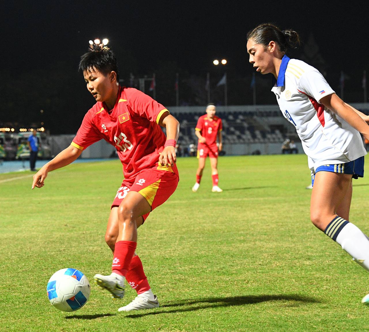 Đêm SEA Games đầy uất ức của Bích Thuỳ: Mất trắng bàn thắng, phản ứng gắt vì bị thay ra, rơi nước mắt bất lực- Ảnh 1.