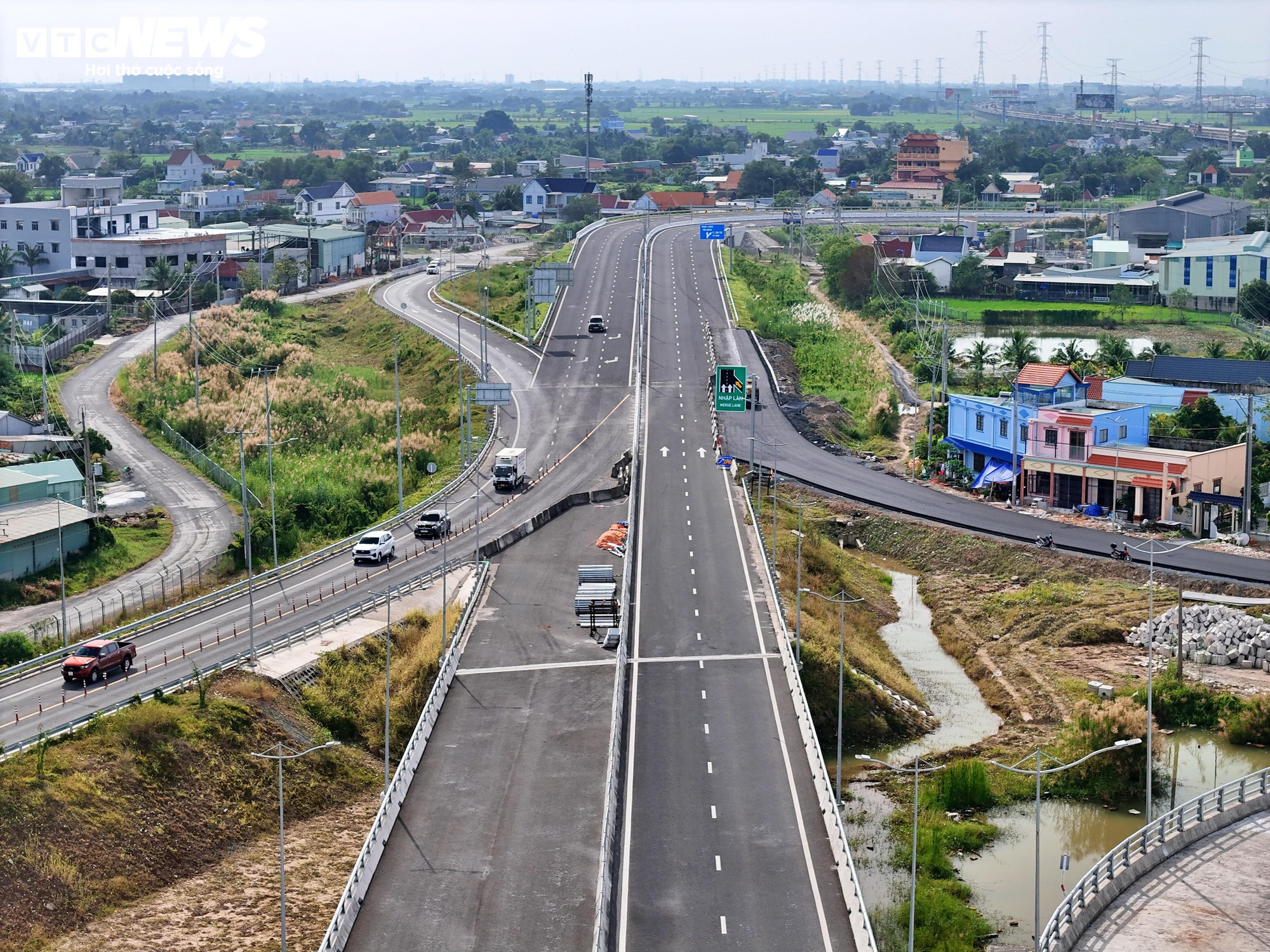 Cận cảnh siêu nút giao nối 3 cao tốc qua TP.HCM trước ngày thông xe kỹ thuật- Ảnh 3.
