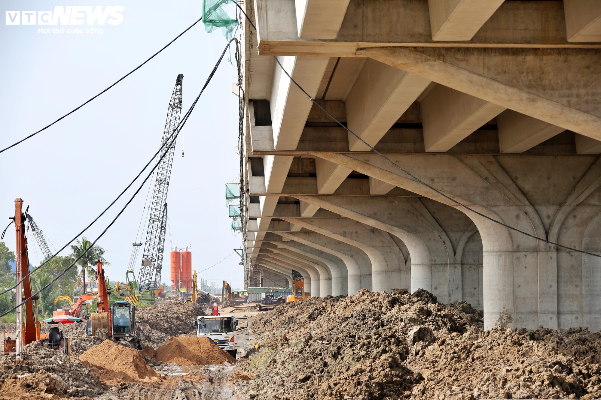 Cận cảnh siêu nút giao nối 3 cao tốc qua TP.HCM trước ngày thông xe kỹ thuật- Ảnh 8.