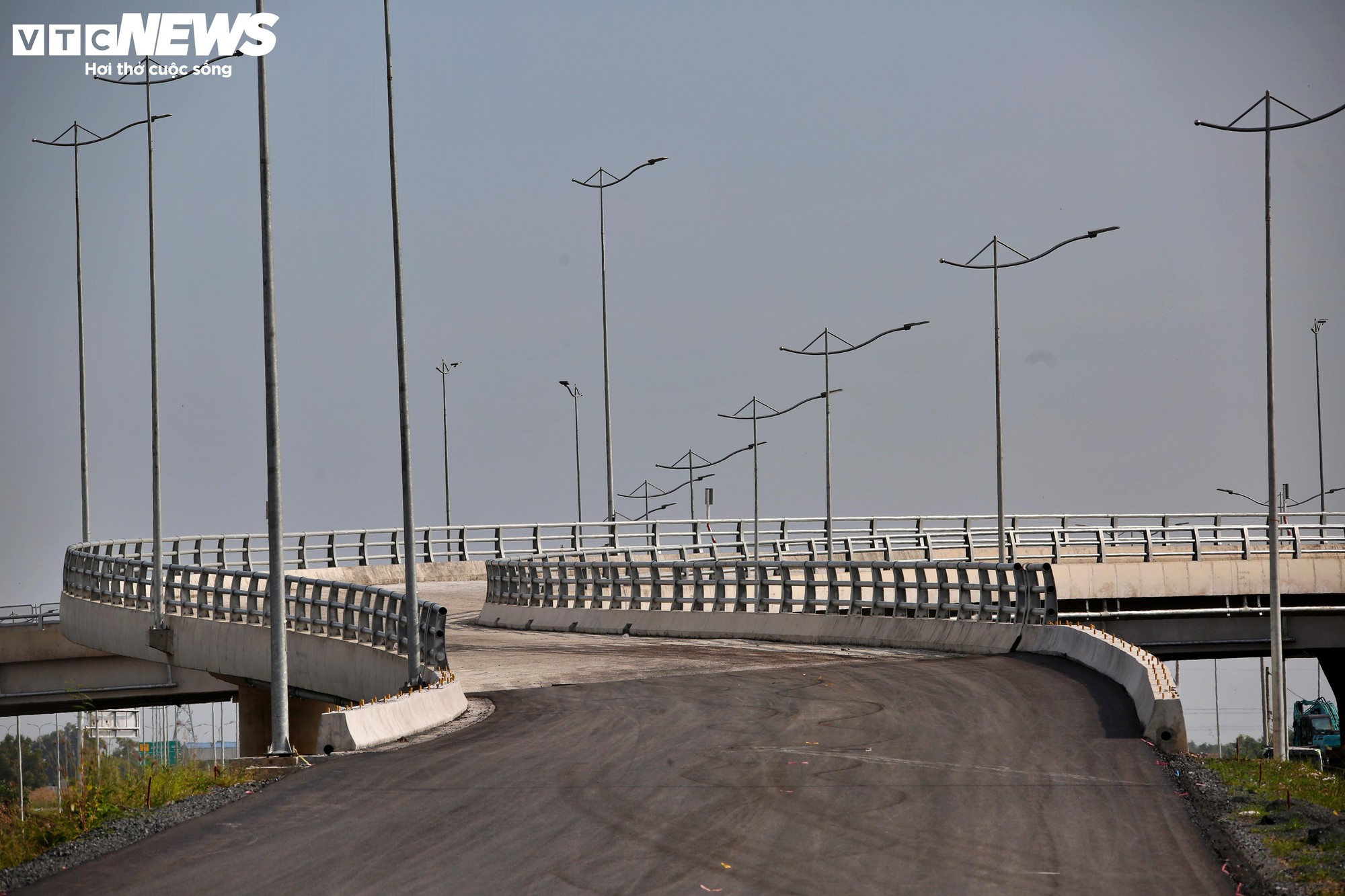 Cận cảnh siêu nút giao nối 3 cao tốc qua TP.HCM trước ngày thông xe kỹ thuật- Ảnh 6.