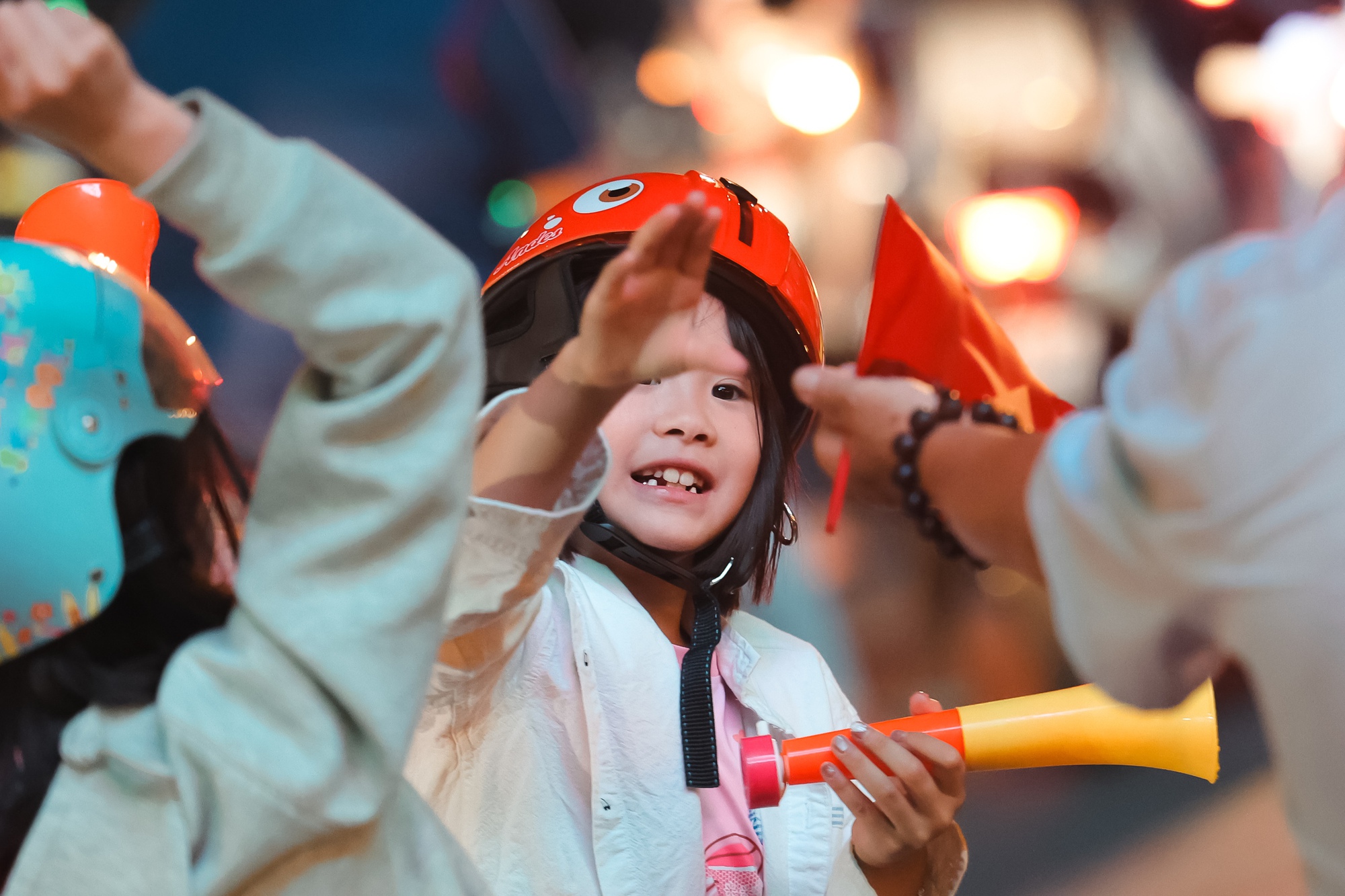 Việt Nam vô địch: Đường phố vui như Tết rồi nè!- Ảnh 38. Việt Nam vô địch: Đường phố vui như Tết rồi nè!- Ảnh 38.