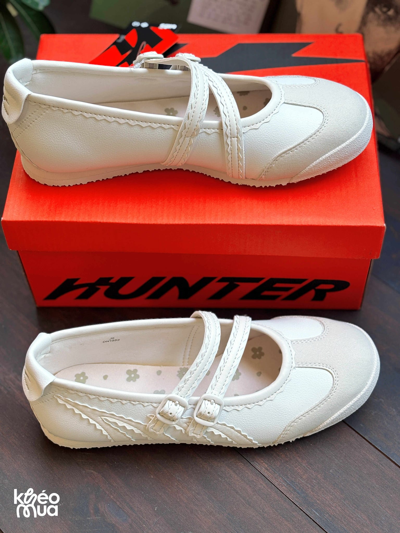 Đôi giày “vừa ra mắt đã quá khó để mua” của Biti’s: Dáng quốc tế, giá Việt Nam và tranh cãi sôi nổi giữa “mua hàng hiệu” hay “vừa giá” mới là tối ưu?- Ảnh 3.