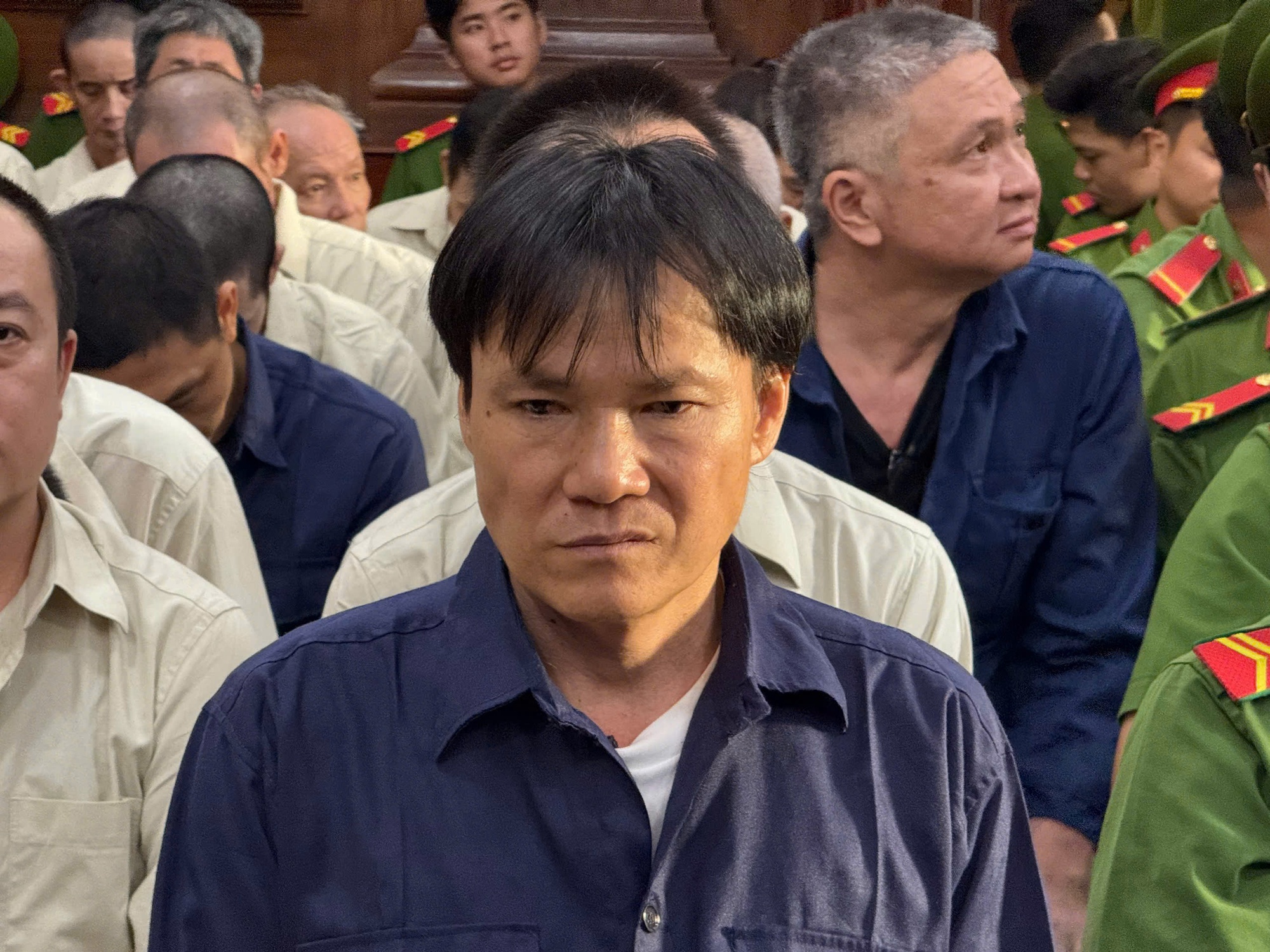 Giám đốc Công ty Minh Châu Bunkering bị đề nghị mức án cao nhất trong vụ buôn lậu 1,7 triệu lít xăng dầu ở TP HCM - Ảnh 1.