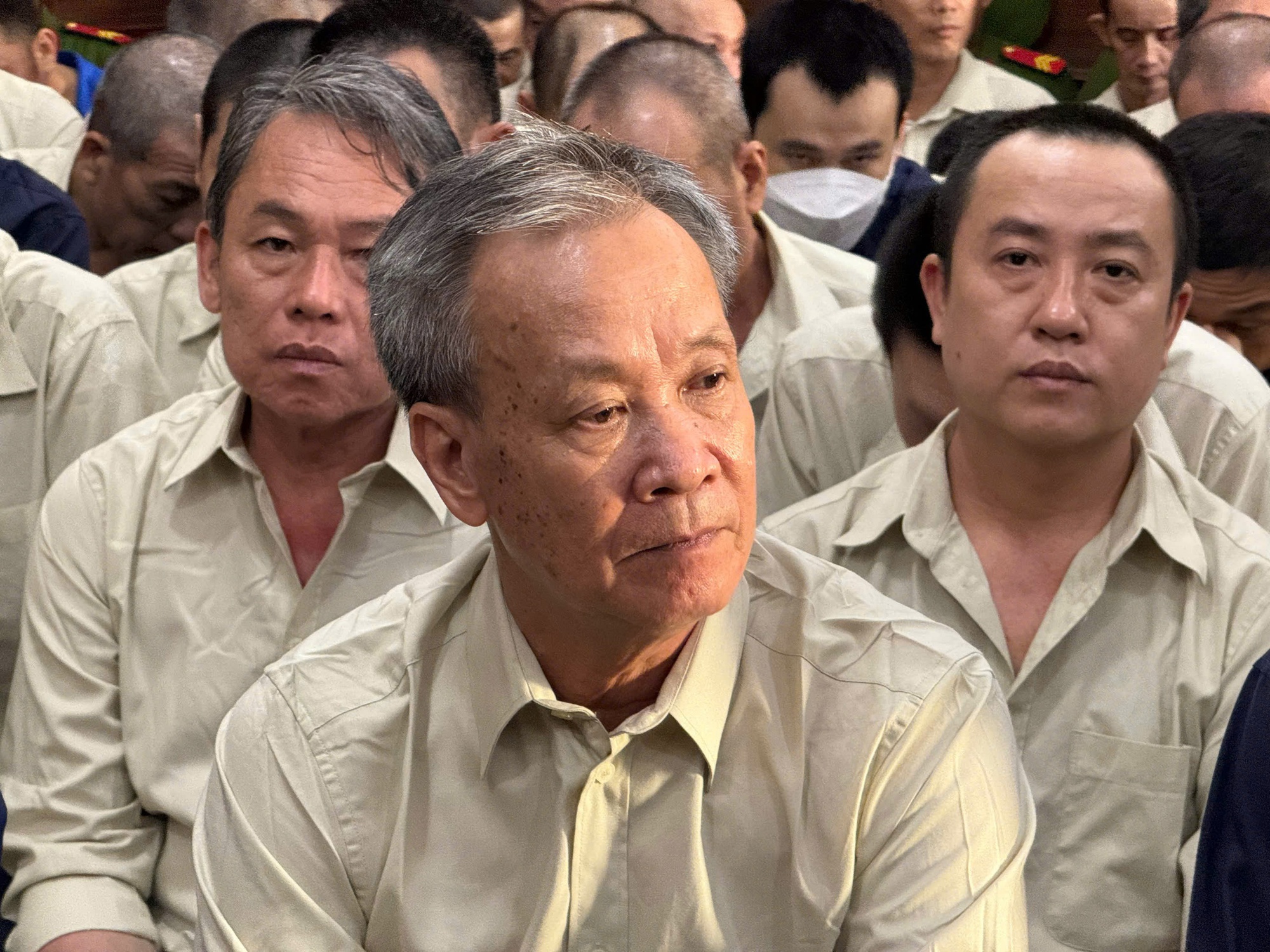 Giám đốc Công ty Minh Châu Bunkering bị đề nghị mức án cao nhất trong vụ buôn lậu 1,7 triệu lít xăng dầu ở TP HCM - Ảnh 2.