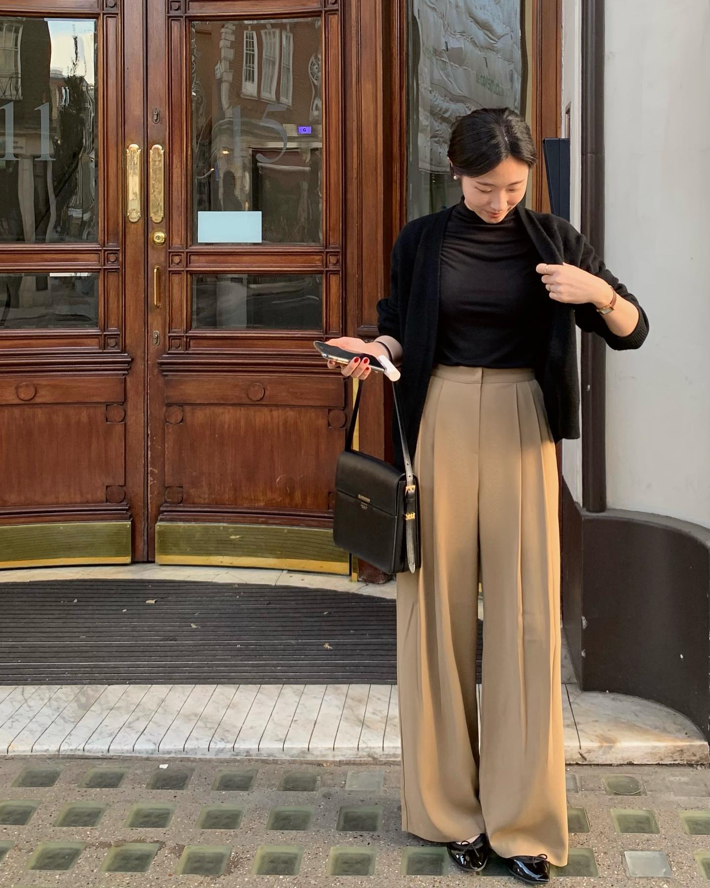 Quần ống rộng vốn đã sang nhưng mặc theo 5 công thức này lại càng thêm đẳng cấp- Ảnh 4. Quần ống rộng vốn đã sang nhưng mặc theo 5 công thức này lại càng thêm đẳng cấp- Ảnh 4.