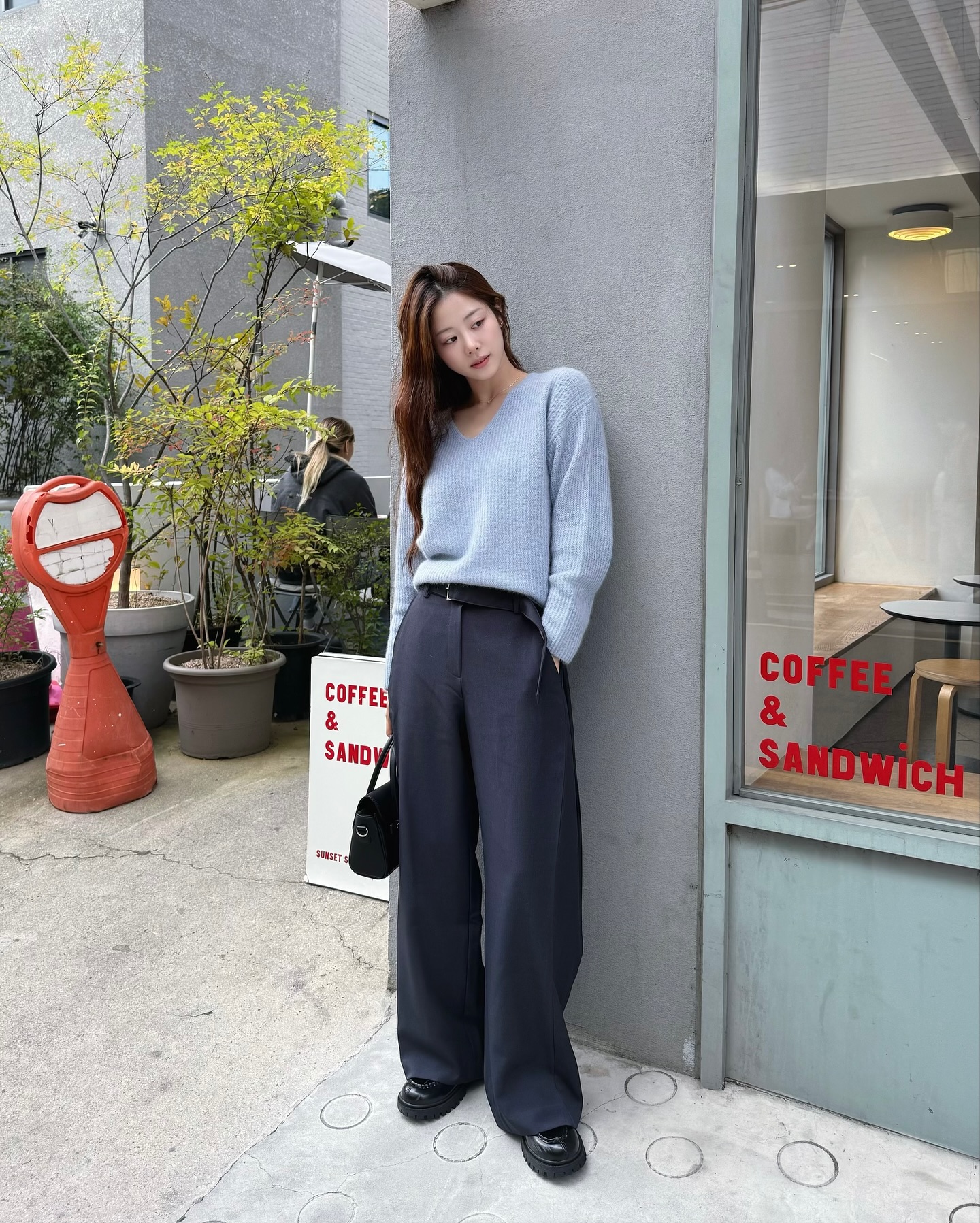 Quần ống rộng vốn đã sang nhưng mặc theo 5 công thức này lại càng thêm đẳng cấp- Ảnh 9. Quần ống rộng vốn đã sang nhưng mặc theo 5 công thức này lại càng thêm đẳng cấp- Ảnh 9.