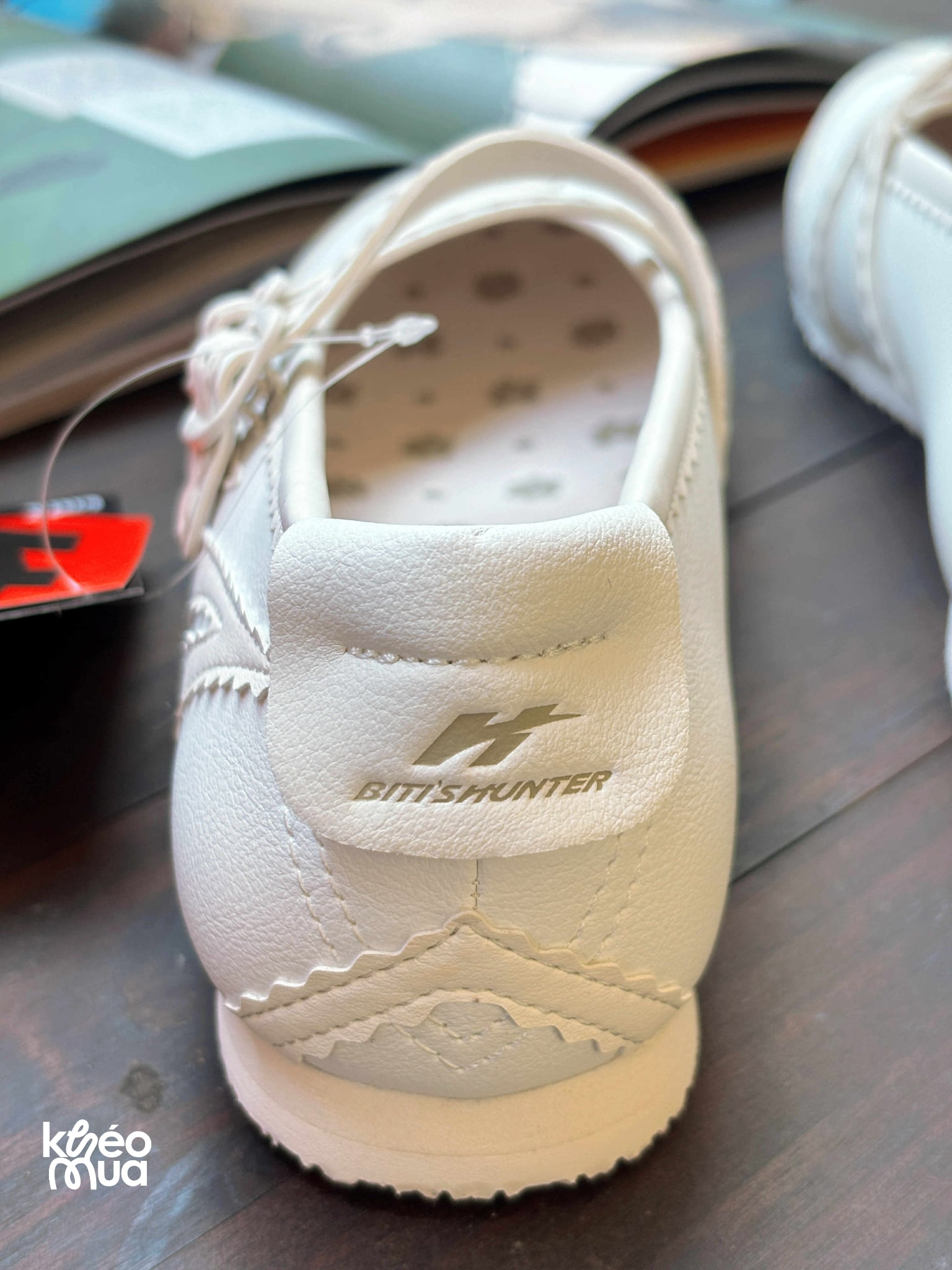 Đôi giày “vừa ra mắt đã quá khó để mua” của Biti’s: Dáng quốc tế, giá Việt Nam và tranh cãi sôi nổi giữa “mua hàng hiệu” hay “vừa giá” mới là tối ưu?- Ảnh 6.