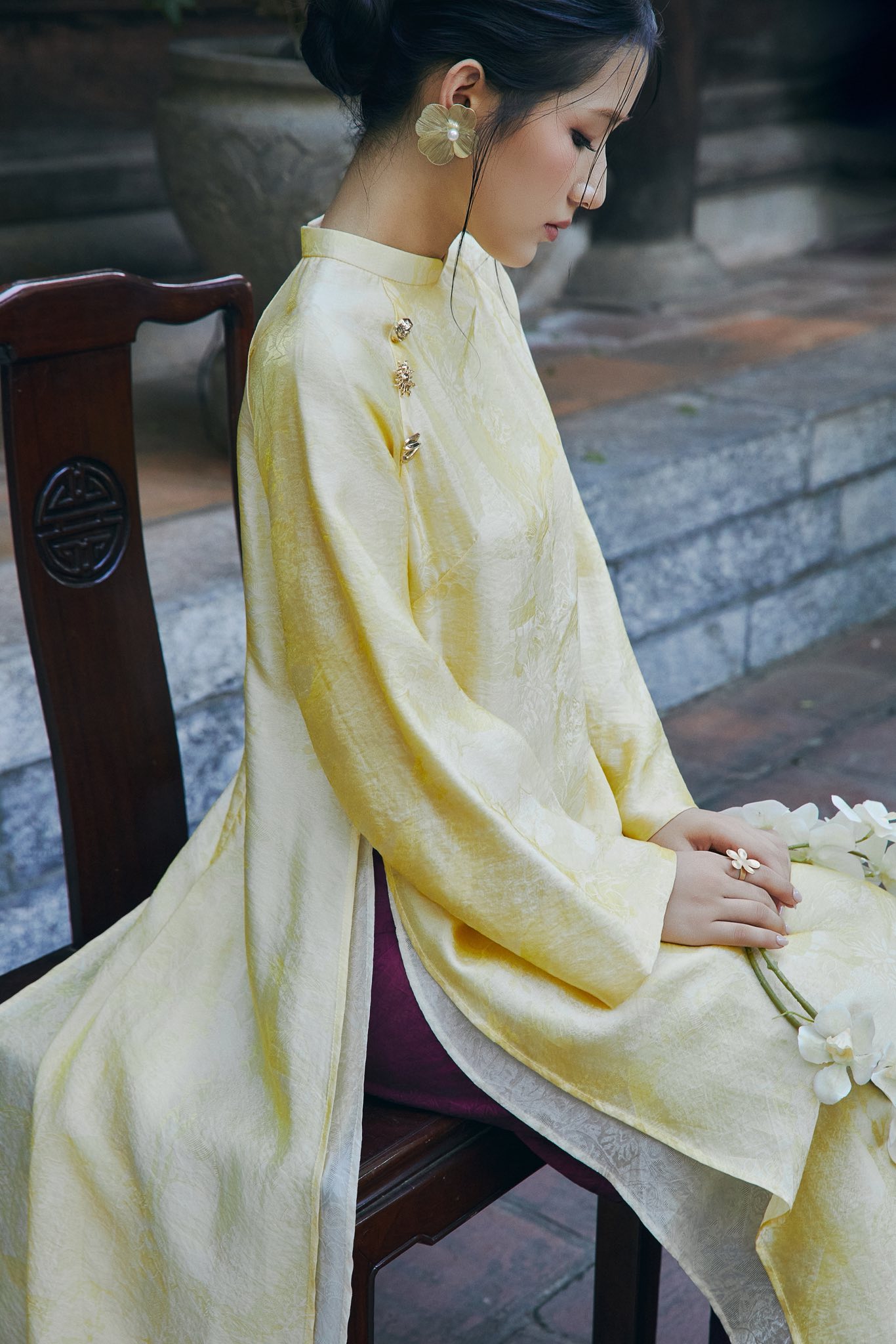 Tâm điểm xu hướng áo dài Tết 2026: Áo dài tà kép (4 tà) nhân đôi vẻ thướt tha, sang chảnh cho phái đẹp- Ảnh 11. Tâm điểm xu hướng áo dài Tết 2026: Áo dài tà kép (4 tà) nhân đôi vẻ thướt tha, sang chảnh cho phái đẹp- Ảnh 11.