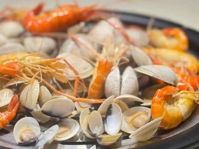 Ngày càng nhiều người bị nhồi máu não, bác sĩ nghẹ ngào: Ăn ít 4 món ngon "nút lưỡi" này đi thôi! - Ảnh 4. Ngày càng nhiều người bị nhồi máu não, bác sĩ nghẹ ngào: Ăn ít 4 món ngon "nút lưỡi" này đi thôi! - Ảnh 4.