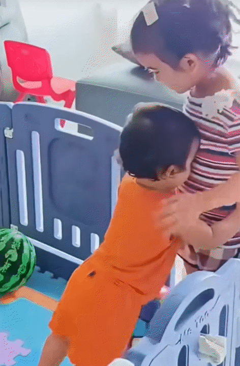  Con gái lớn bật khóc mách mẹ vì bị em trêu, mẹ Võ Hạ Trâm xử lý theo cách không ai ngờ tới- Ảnh 10.