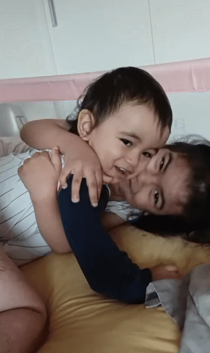  Con gái lớn bật khóc mách mẹ vì bị em trêu, mẹ Võ Hạ Trâm xử lý theo cách không ai ngờ tới- Ảnh 1.