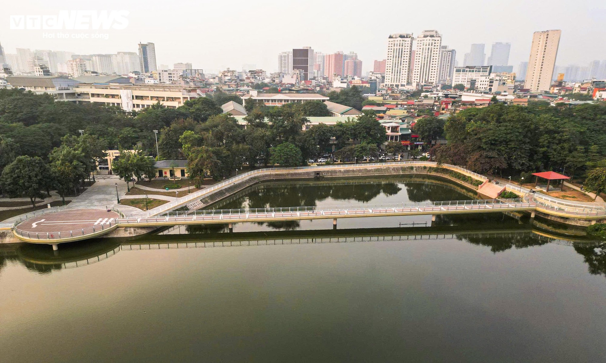 Chiêm ngưỡng cầu đi bộ hình cây đàn trong công viên trung tâm Hà Nội- Ảnh 15.