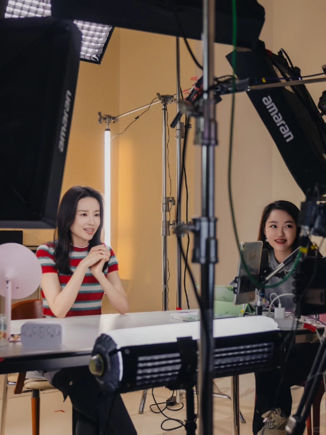 Giữa "bão" livestream ồn ào, vì sao Đổng Khiết chỉ cần ngồi im thủ thỉ cũng bán được trăm tỷ? - Ảnh 10.