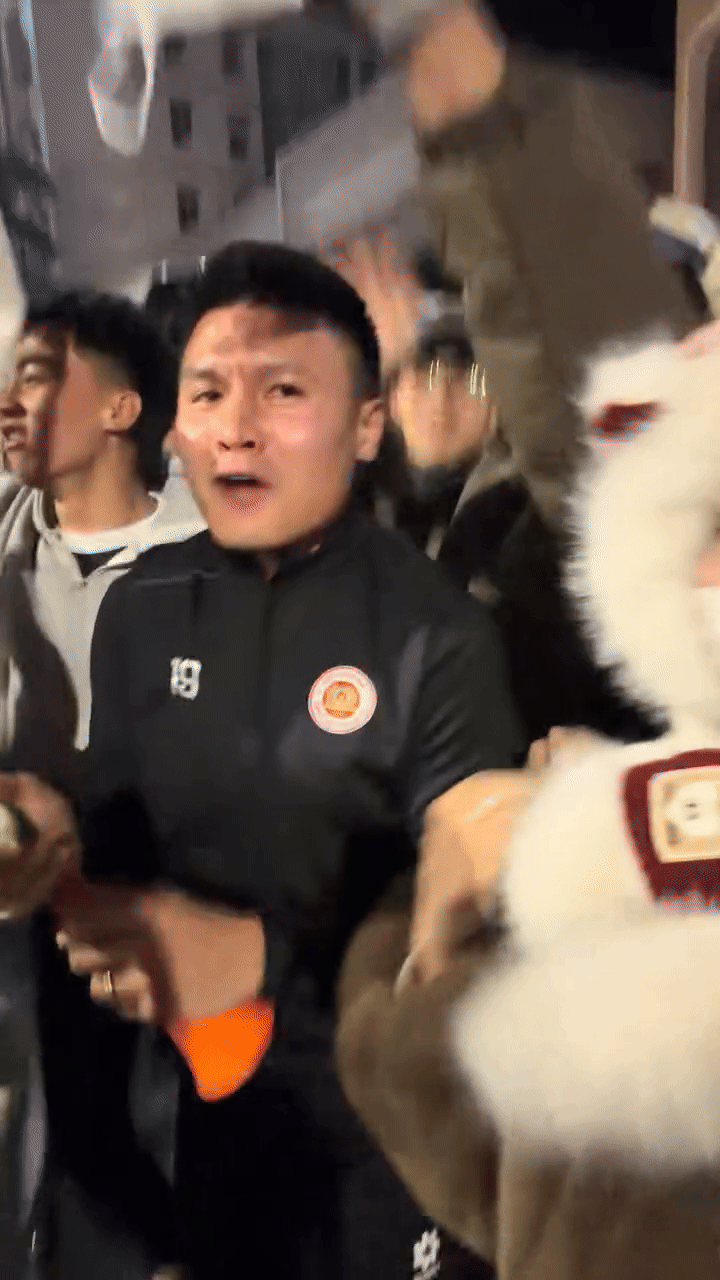 Quang Hải đang làm gì? - Ảnh 1.