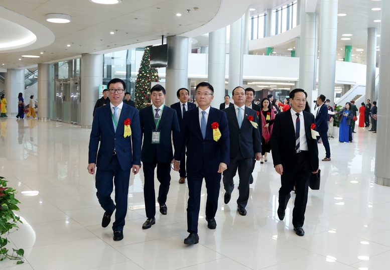 TỔNG THUẬT: Thủ tướng Chính phủ và Chủ tịch Quốc hội dự lễ khởi công, khánh thành 234 dự án lớn trên cả nước- Ảnh 17.