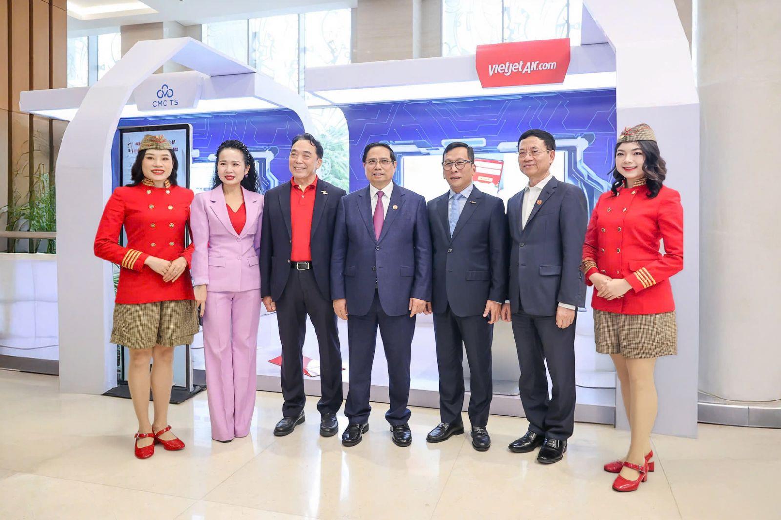 Vietjet nhận Bằng khen của Thủ tướng Chính phủ với thành tích triển khai ứng dụng sinh trắc học trong làm thủ tục bay toàn trình - Ảnh 1.