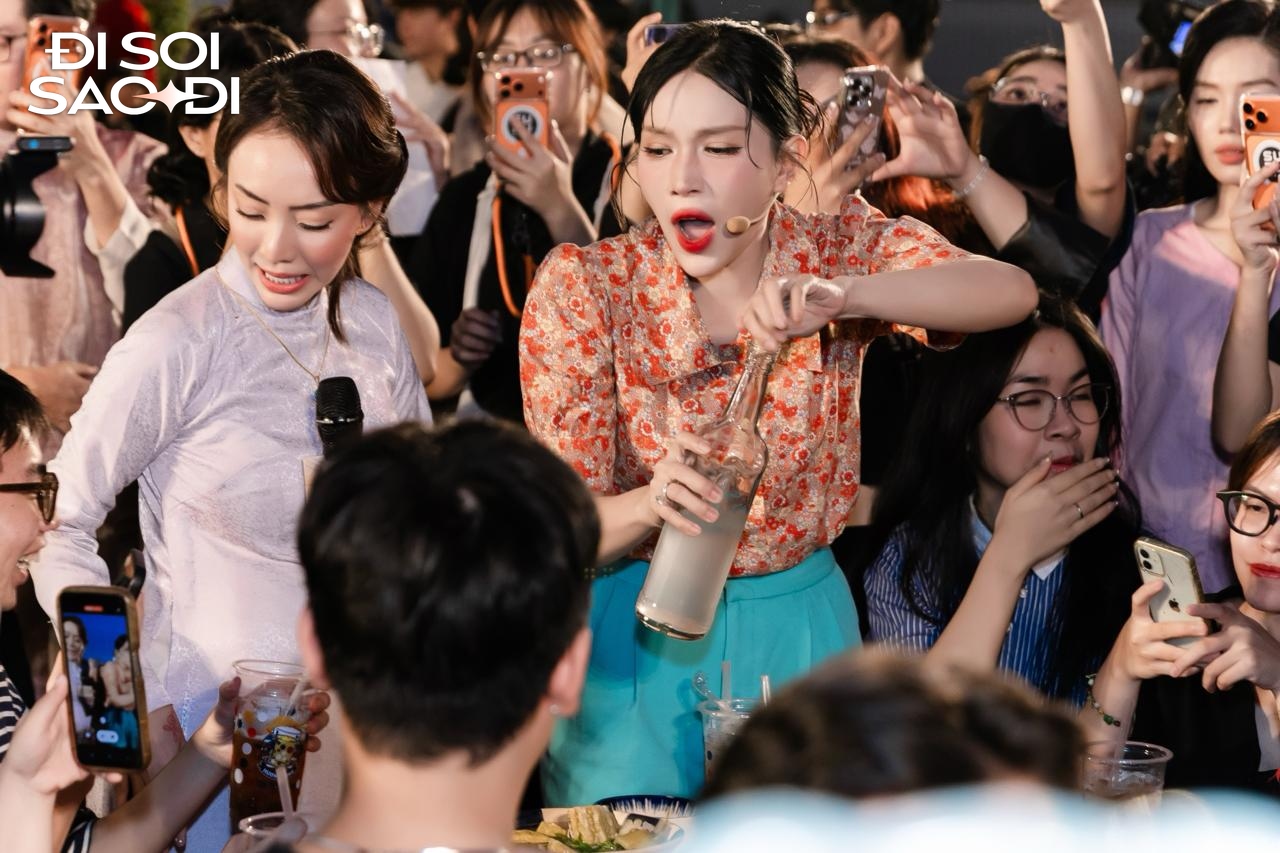 Cặp sao Việt công khai bồng bế nhau gây bão MXH: Nhà gái xinh như mộng, nhà trai lộ rõ vẻ si mê khó chối cãi- Ảnh 15.