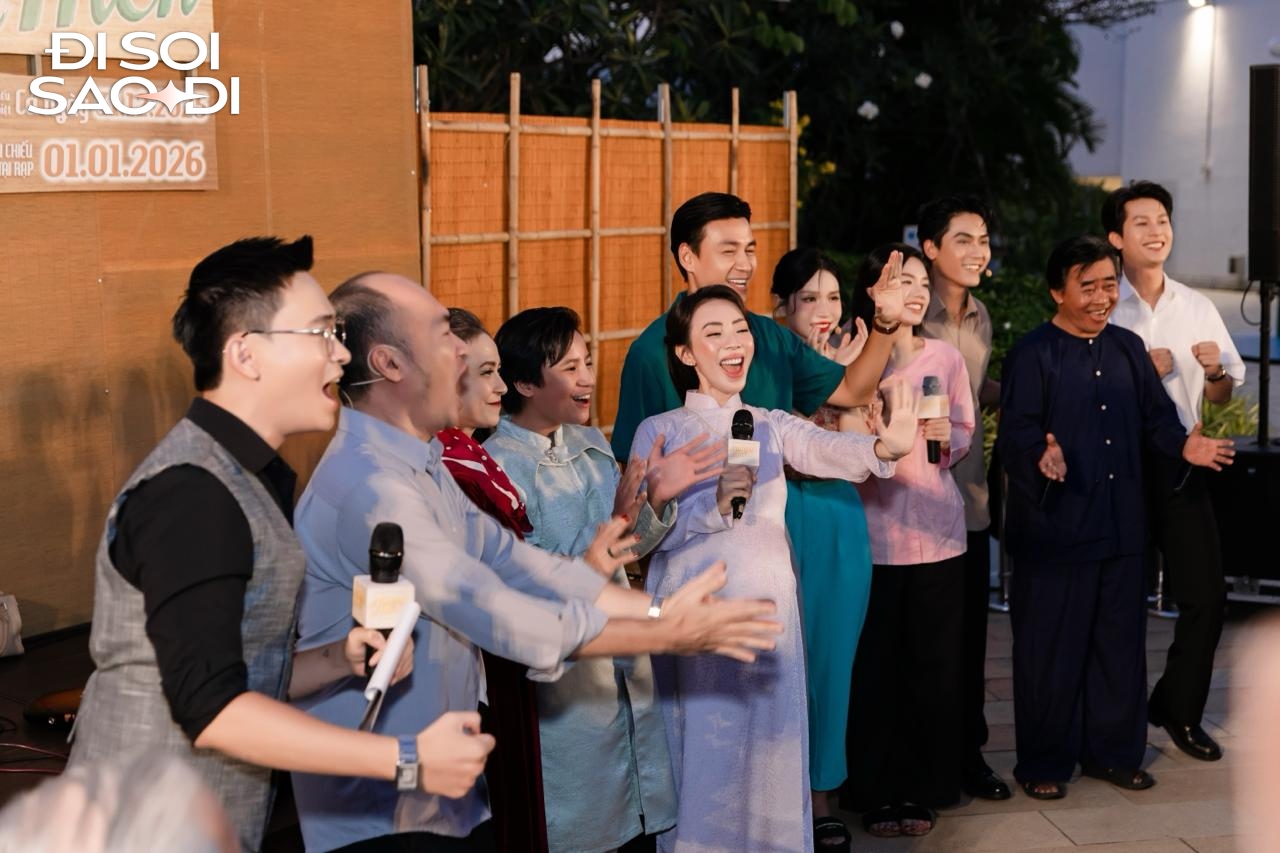 Cặp sao Việt công khai bồng bế nhau gây bão MXH: Nhà gái xinh như mộng, nhà trai lộ rõ vẻ si mê khó chối cãi- Ảnh 12.