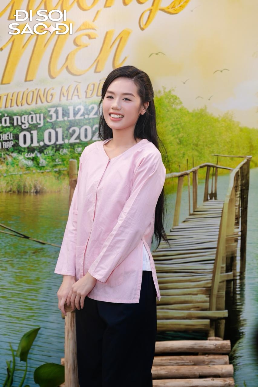 Cặp sao Việt công khai bồng bế nhau gây bão MXH: Nhà gái xinh như mộng, nhà trai lộ rõ vẻ si mê khó chối cãi- Ảnh 3.