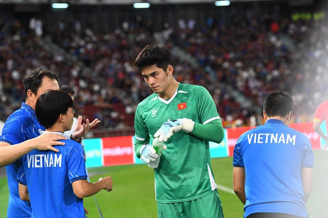 Tin nhắn gửi "cục zàng" lúc 0 giờ thủ môn Trần Trung Kiên sau trận thắng Thái Lan làm lộ một chuyện hết hồn - Ảnh 2. Tin nhắn gửi "cục zàng" lúc 0 giờ thủ môn Trần Trung Kiên sau trận thắng Thái Lan làm lộ một chuyện hết hồn - Ảnh 2.