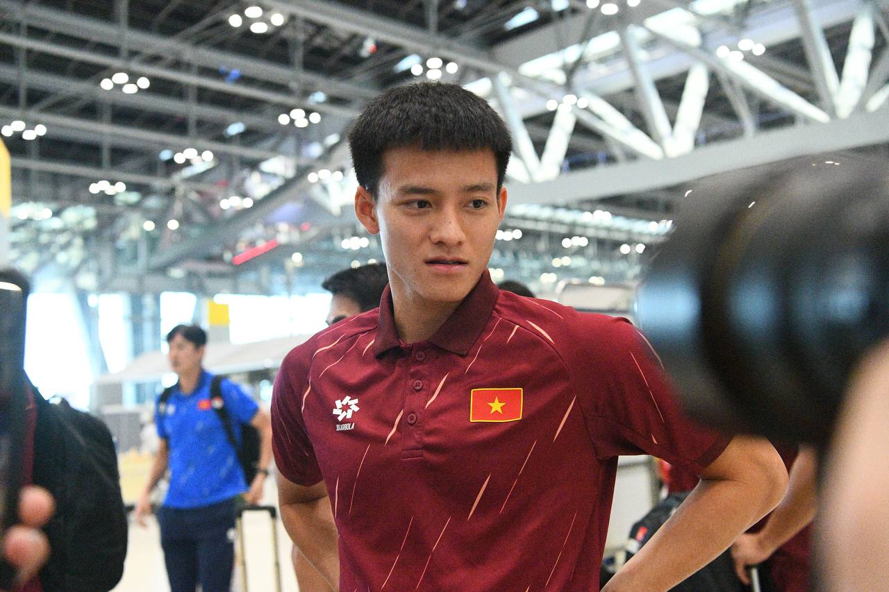 Trai đẹp U22 Việt Nam Đình Bắc, Thanh Nhàn mang HCV về Việt Nam, thủ môn 1m91 visual sáng bừng ký mỏi tay cho CĐV- Ảnh 5.