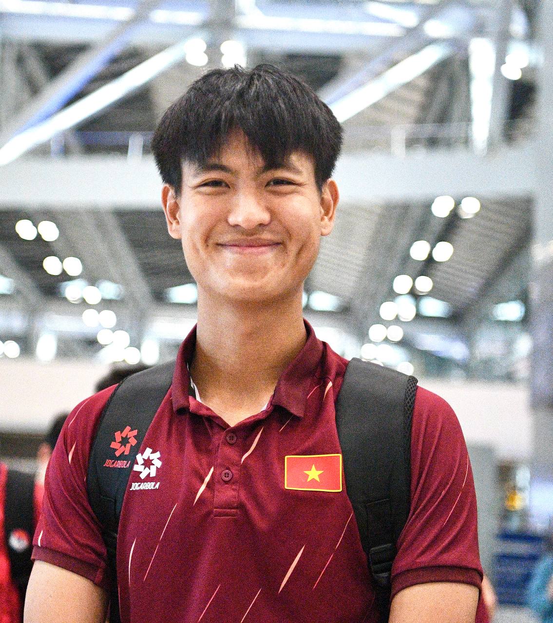 Trai đẹp U22 Việt Nam Đình Bắc, Thanh Nhàn mang HCV về Việt Nam, thủ môn 1m91 visual sáng bừng ký mỏi tay cho CĐV- Ảnh 13.