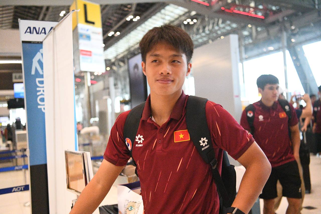 Trai đẹp U22 Việt Nam Đình Bắc, Thanh Nhàn mang HCV về Việt Nam, thủ môn 1m91 visual sáng bừng ký mỏi tay cho CĐV- Ảnh 8.