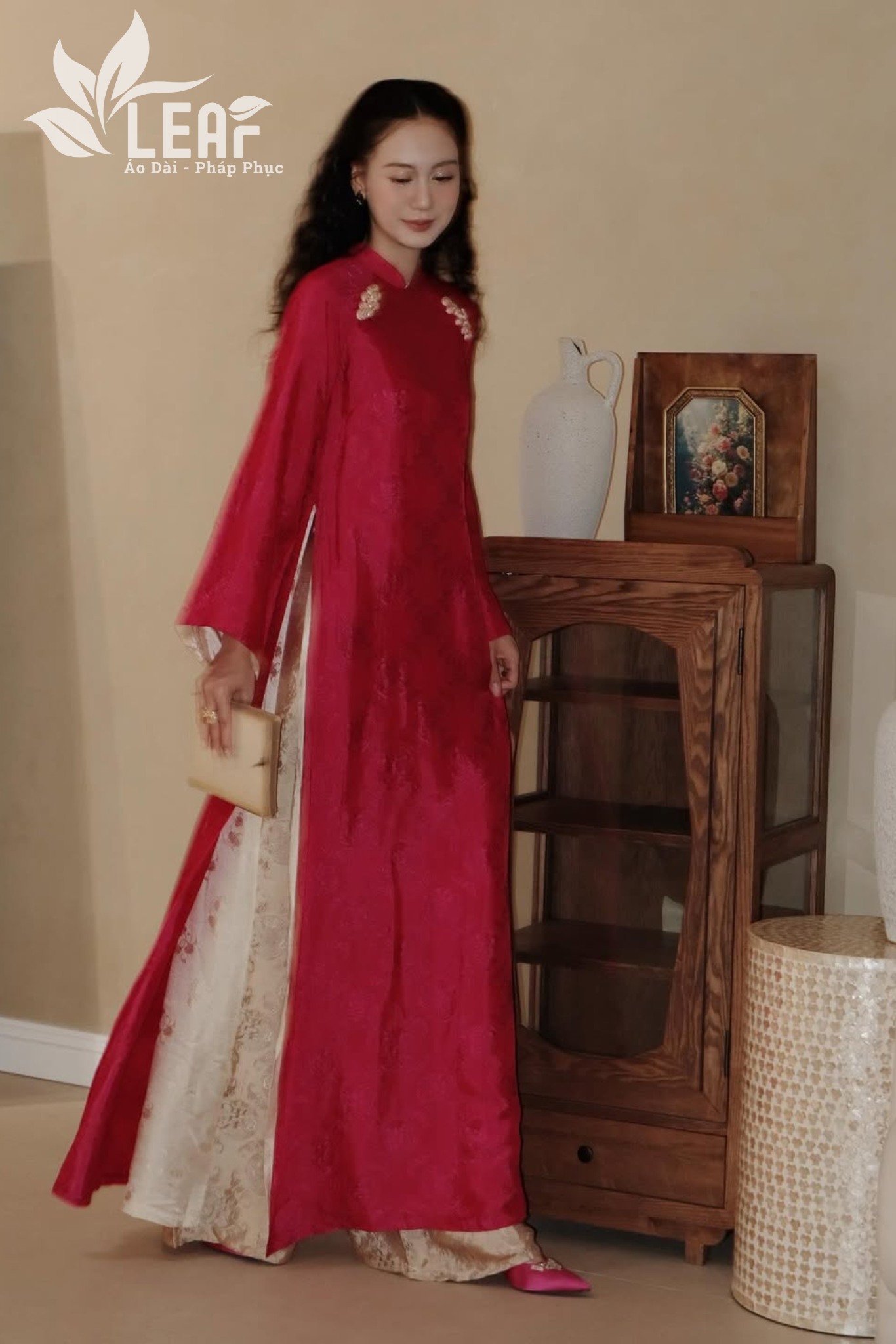 Tâm điểm xu hướng áo dài Tết 2026: Áo dài tà kép (4 tà) nhân đôi vẻ thướt tha, sang chảnh cho phái đẹp- Ảnh 19. Tâm điểm xu hướng áo dài Tết 2026: Áo dài tà kép (4 tà) nhân đôi vẻ thướt tha, sang chảnh cho phái đẹp- Ảnh 19.