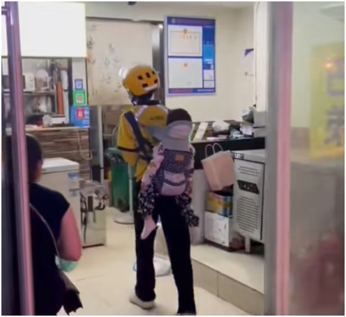 3 ca phẫu thuật, 9 đợt hóa trị, 12 lần xạ trị: Phía sau hình ảnh nữ shipper bỏ con gái vào thùng giao đồ- Ảnh 7.