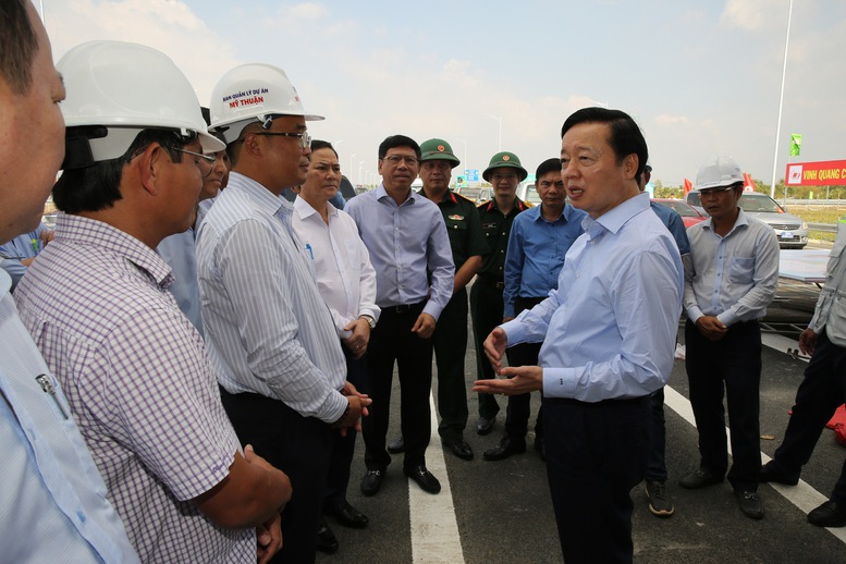 Phó Thủ tướng Trần Hồng Hà thị sát toàn tuyến cao tốc Cần Thơ-Cà Mau trước giờ khánh thành, thông xe kỹ thuật- Ảnh 1.