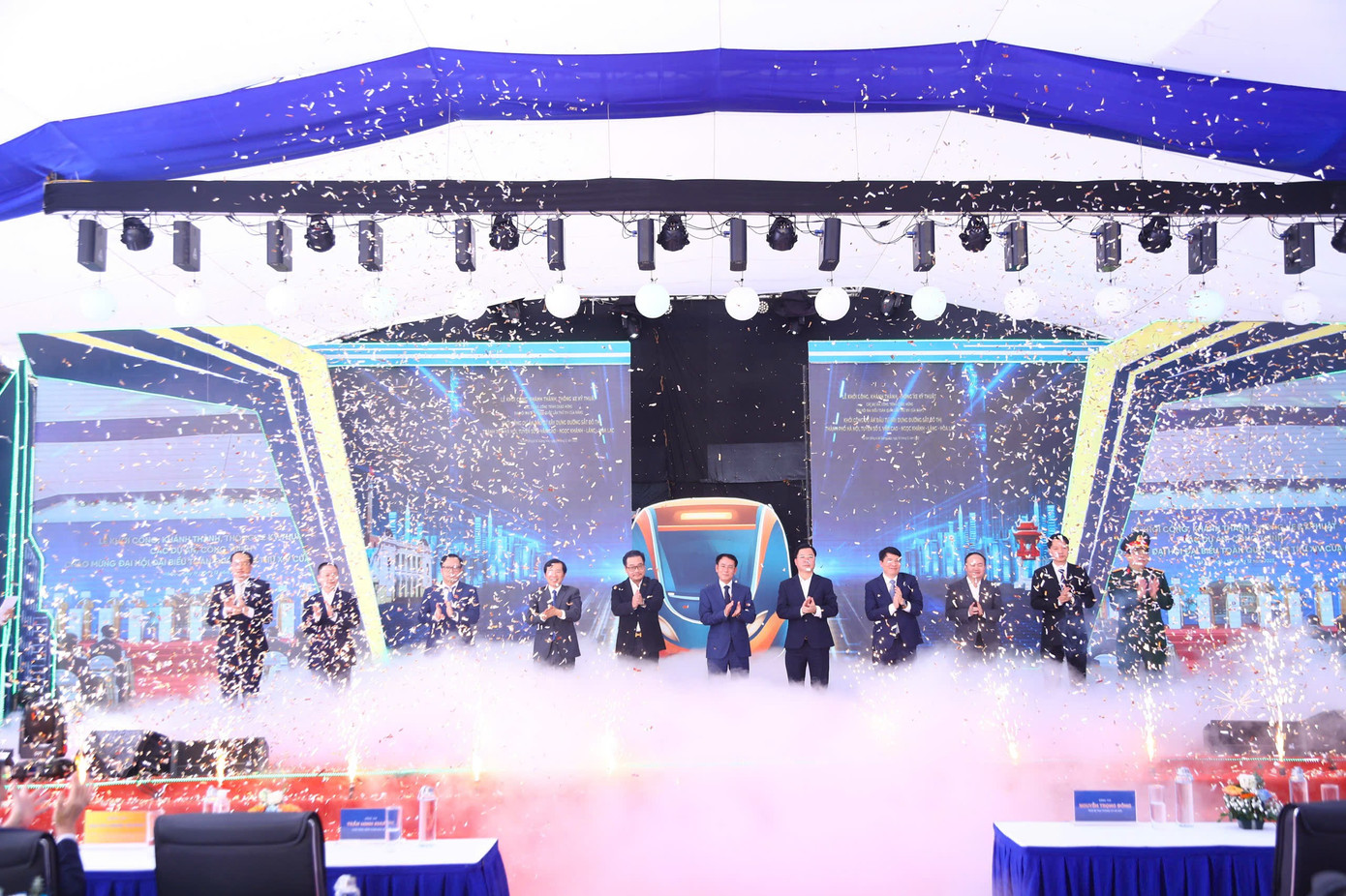 Metro 72.000 tỷ đồng nối thẳng trung tâm Hà Nội với Hòa Lạc chính thức khởi công- Ảnh 1.