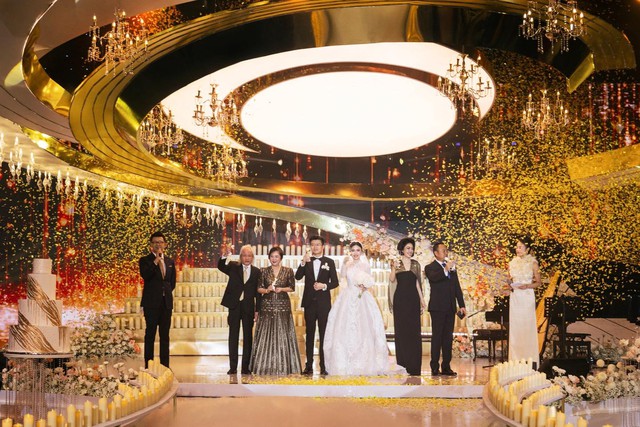 Loạt ảnh “nét căng” đám cưới thiếu gia Phan Hoàng: Hai gia tộc giàu nức tiếng lộ diện gây bão mạng- Ảnh 1.