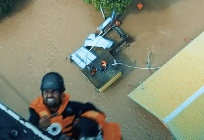 Hơn 1.000 người đã thiệt mạng vì lũ lụt trong vòng chưa đầy 1 tuần, vừa quay đi quay lại nhà cửa đã biến mất- Ảnh 3.