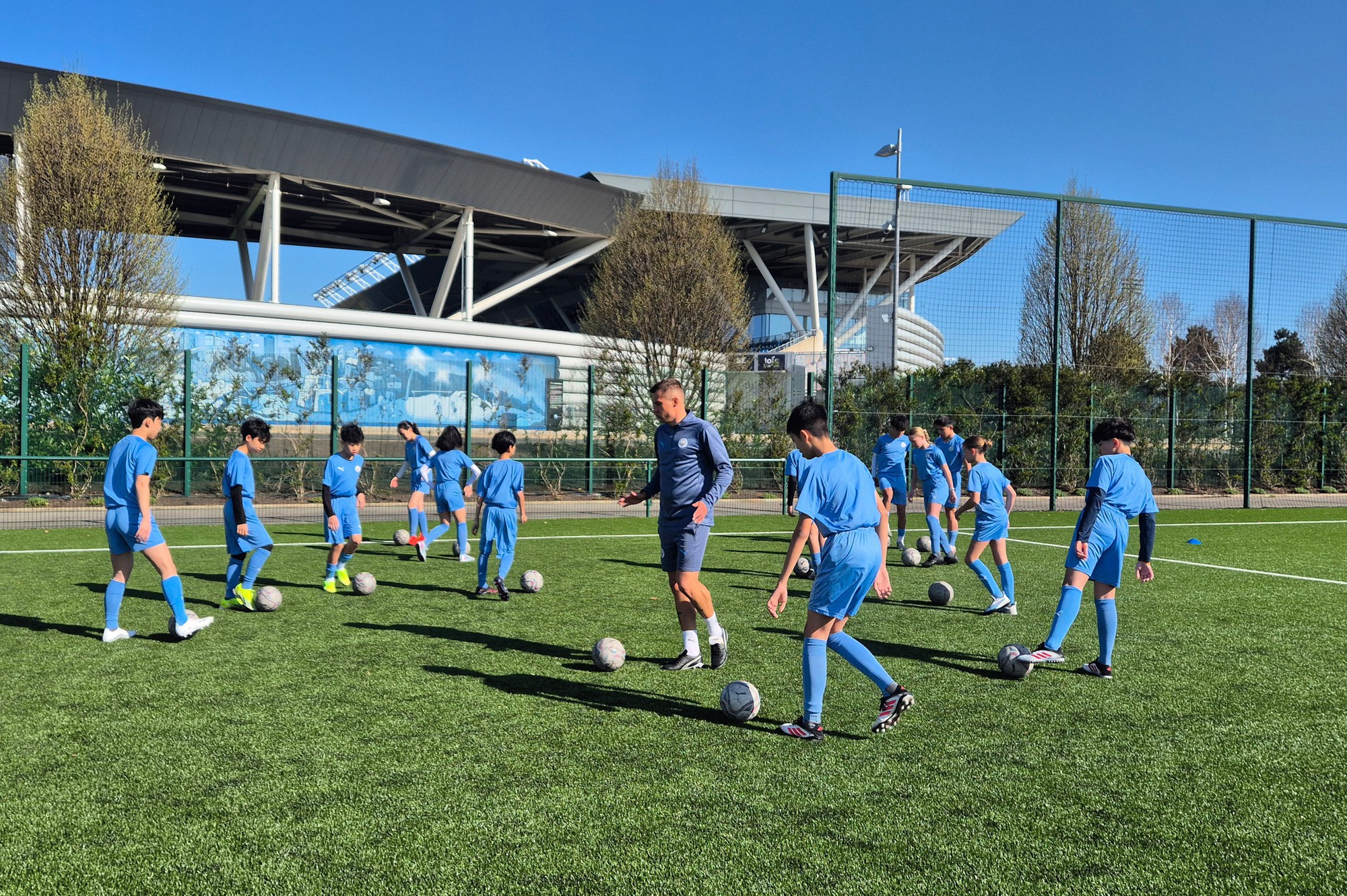 Trường học duy nhất ở Việt Nam hợp tác với Manchester City gây xôn xao với mức học phí bằng gần 7 cây vàng: Khuôn viên rộng hơn 40.000m2, thuộc khu đô thị nghìn tỷ của Hà Nội- Ảnh 2.