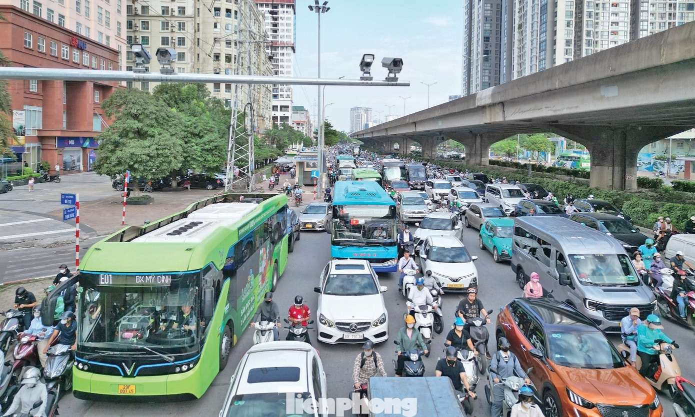Thành phố Hà Nội quyết liệt giảm ô nhiễm không khí: Di dời cơ sở sản xuất công nghiệp- Ảnh 1.