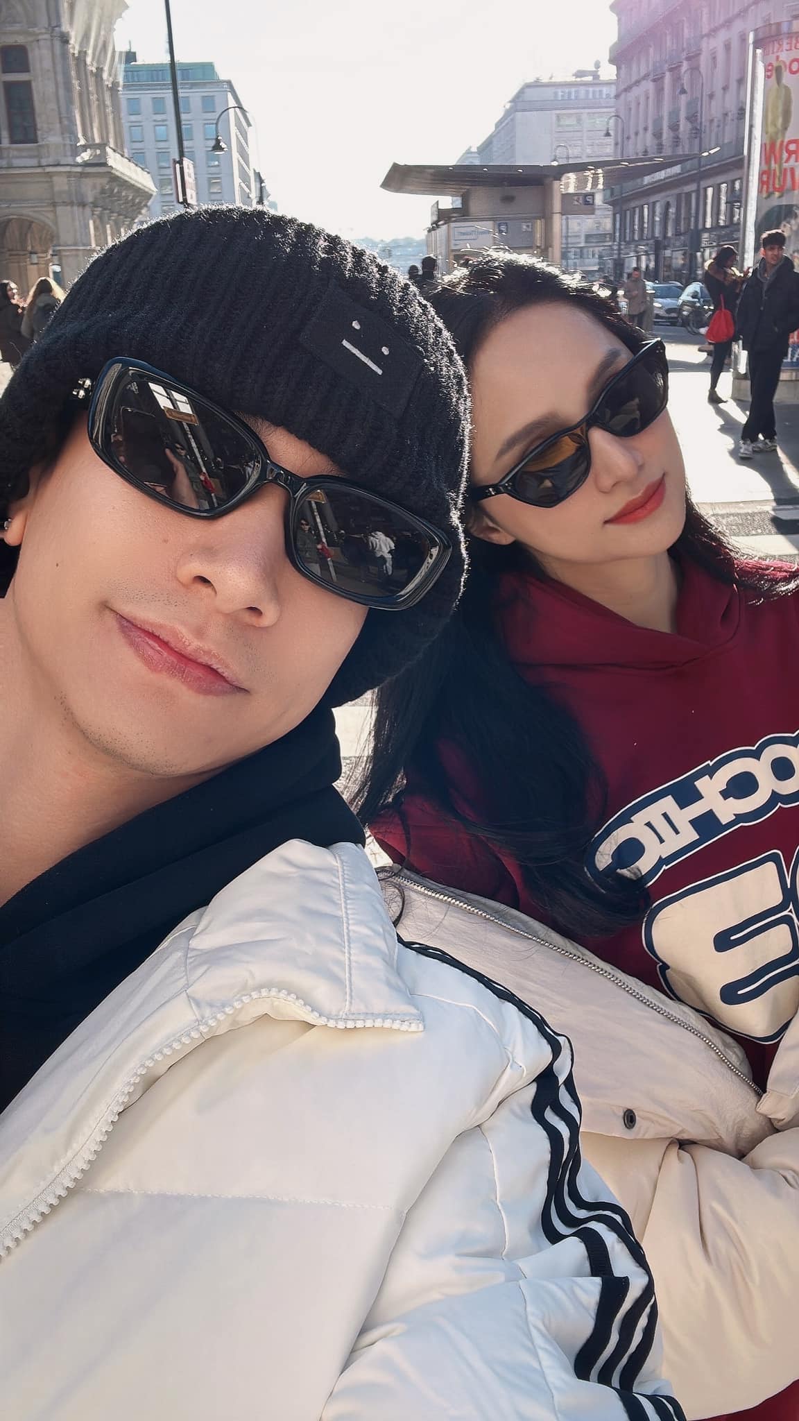 Hương Giang quấn quýt bên 