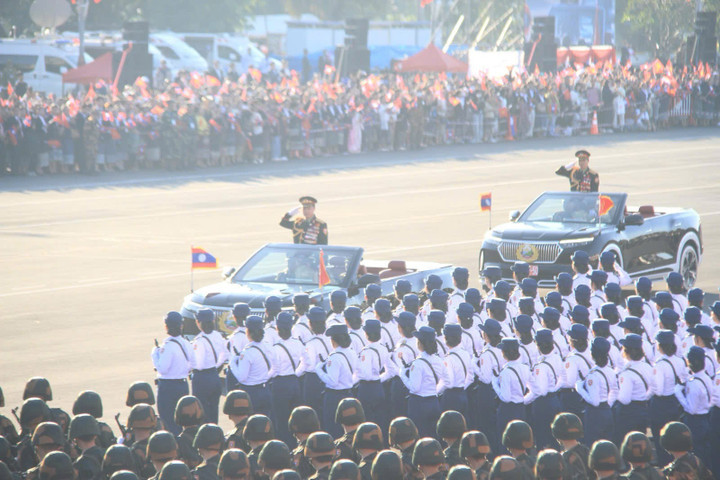 Xe điện Việt Nam nổi bật tại lễ diễu binh, diễu hành kỷ niệm Quốc khánh Lào- Ảnh 3.