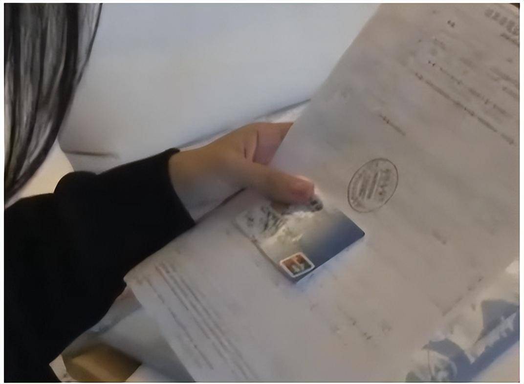 Người phụ nữ 30 tuổi gửi ngân hàng 37 tỷ đồng, 4 tháng sau số dư chưa tới 3k, kiện ngân hàng ra tòa lại mất thêm 300 triệu đồng: "Cô cũng có lỗi"- Ảnh 1.