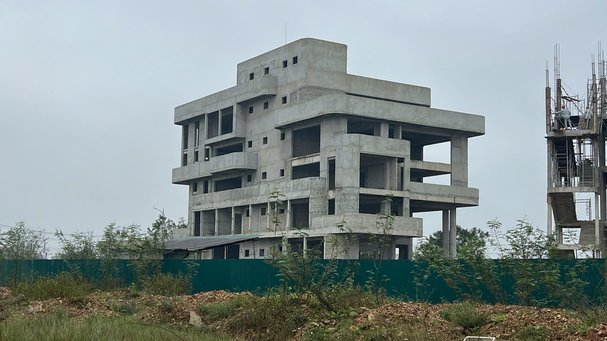 Vụ "chạy làng" khỏi gói thầu Trung tâm CNTT TP Huế: Tái mời thầu liệu có vượt dự toán?- Ảnh 1.