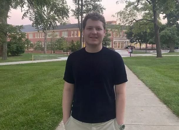 22 tuổi sở hữu 25 triệu USD, chàng trai gây 'sốc' với lối sống cày cuốc cực độ: Không bạn bè, làm việc đến 3 giờ sáng, ngủ trung bình chỉ 3,5 tiếng mỗi ngày- Ảnh 2.