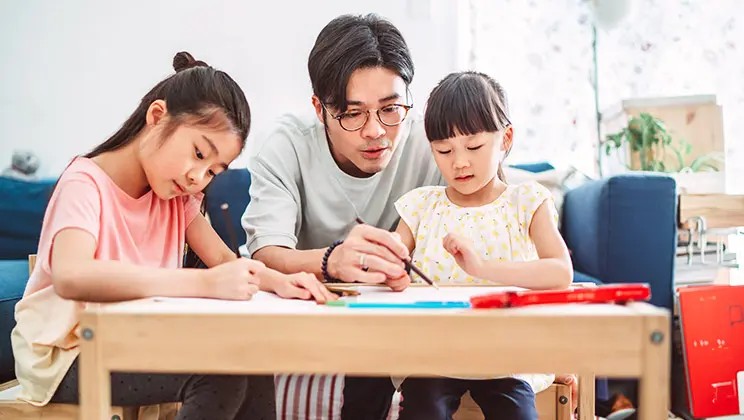 Cha mẹ "cao tay" không cần quát mắng, chỉ cần làm 3 việc này, trẻ tự khắc ngồi vào bàn, chăm chỉ học tập- Ảnh 1. Cha mẹ "cao tay" không cần quát mắng, chỉ cần làm 3 việc này, trẻ tự khắc ngồi vào bàn, chăm chỉ học tập- Ảnh 1.