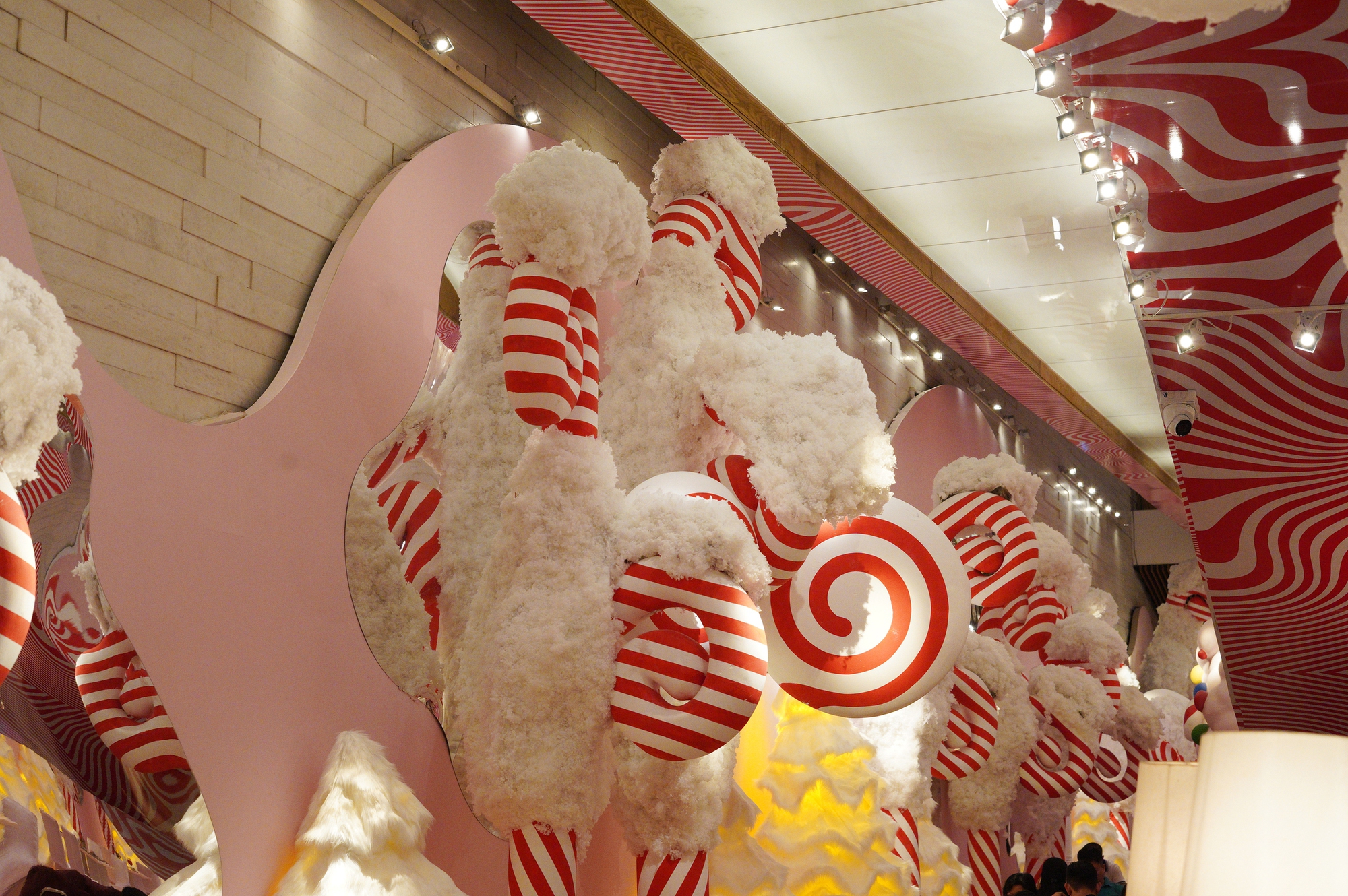 Cận cảnh quán cà phê Giáng sinh 200k/giờ ở TP.HCM, đáng thì thấy đáng nhưng trải nghiệm thì thật sự chưa xứng!- Ảnh 5. Cận cảnh quán cà phê Giáng sinh 200k/giờ ở TP.HCM, đáng thì thấy đáng nhưng trải nghiệm thì thật sự chưa xứng!- Ảnh 5.