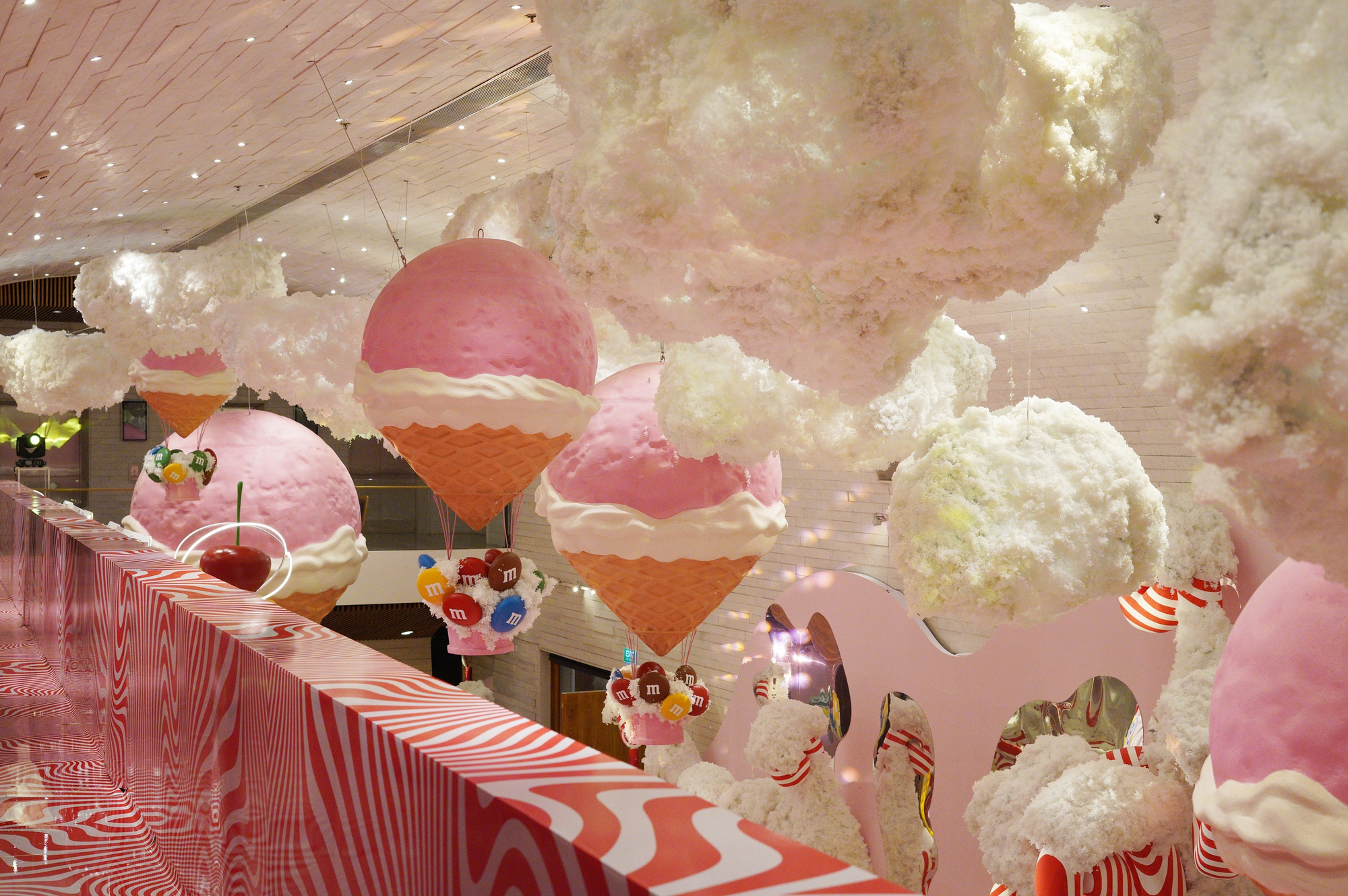 Cận cảnh quán cà phê Giáng sinh 200k/giờ ở TP.HCM, đáng thì thấy đáng nhưng trải nghiệm thì thật sự chưa xứng!- Ảnh 16. Cận cảnh quán cà phê Giáng sinh 200k/giờ ở TP.HCM, đáng thì thấy đáng nhưng trải nghiệm thì thật sự chưa xứng!- Ảnh 16.