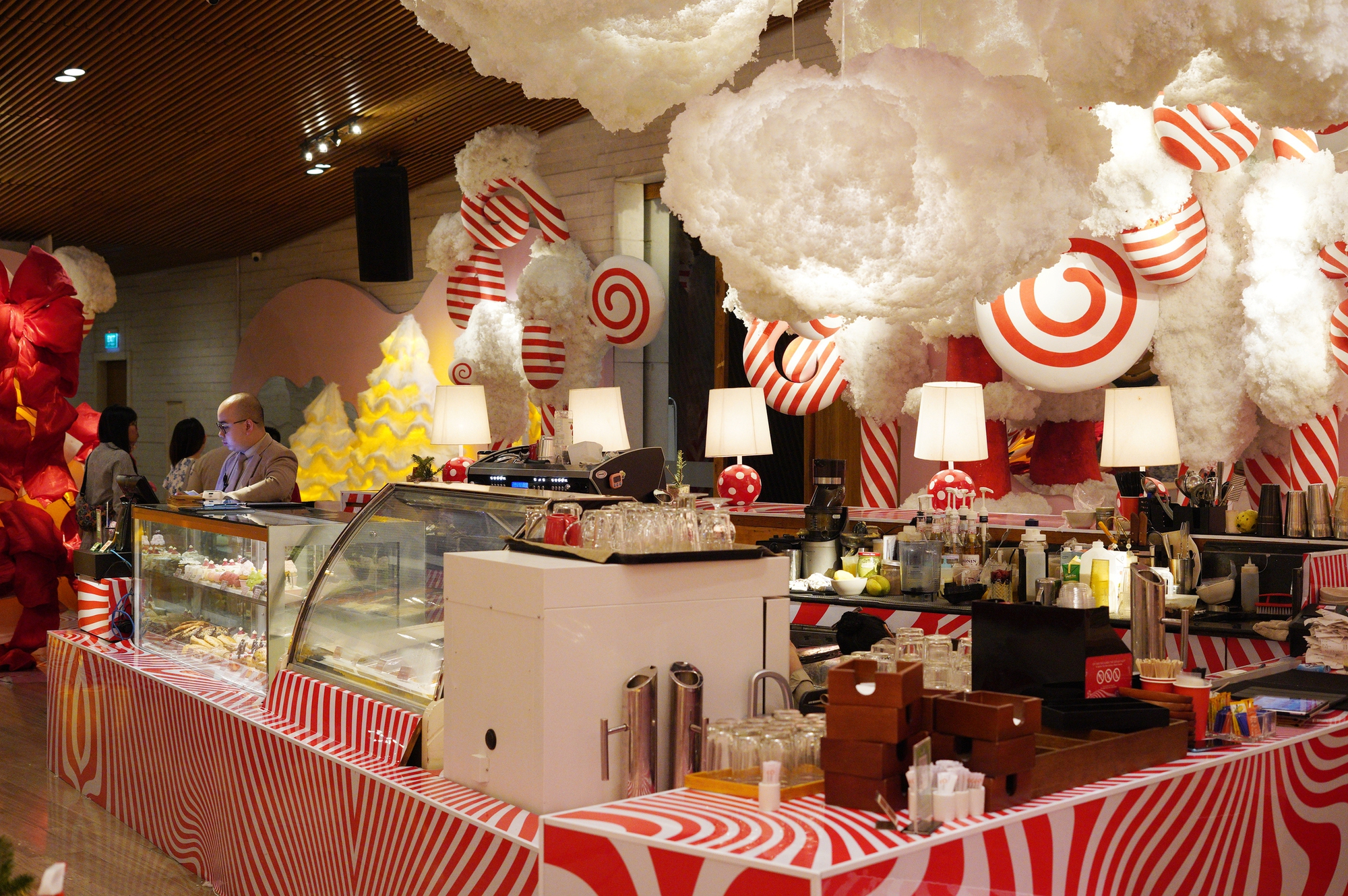 Cận cảnh quán cà phê Giáng sinh 200k/giờ ở TP.HCM, đáng thì thấy đáng nhưng trải nghiệm thì thật sự chưa xứng!- Ảnh 9. Cận cảnh quán cà phê Giáng sinh 200k/giờ ở TP.HCM, đáng thì thấy đáng nhưng trải nghiệm thì thật sự chưa xứng!- Ảnh 9.