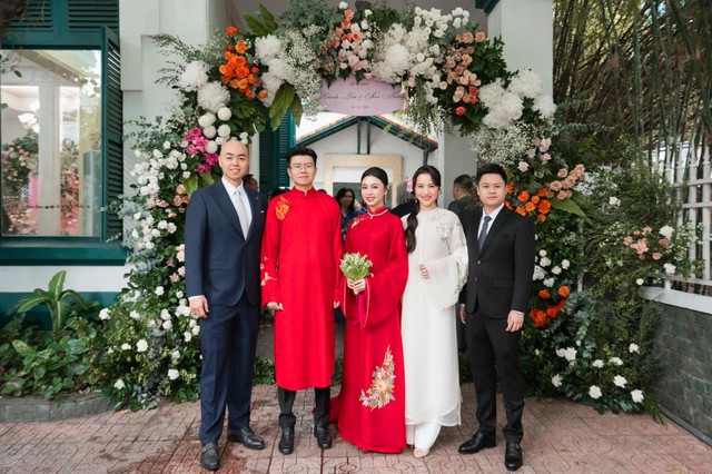 Loạt ảnh “nét căng” đám cưới thiếu gia Phan Hoàng: Hai gia tộc giàu nức tiếng lộ diện gây bão mạng- Ảnh 2.